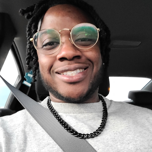 Meet your Posher, Jess - Picture 2 of 4